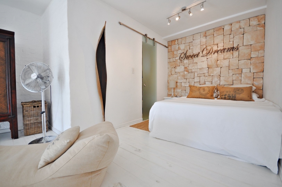 To Let 1 Bedroom Property for Rent in Green Point Western Cape